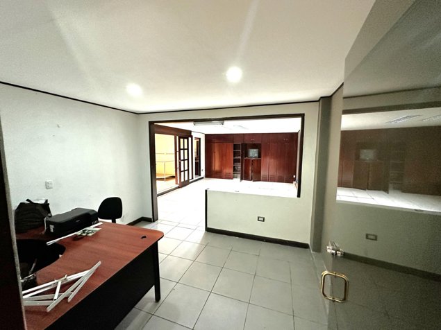 Propiedad de 9 habitaciones con uso mixto en venta - Santo Domingo de Heredia en Santo Domingo, Santa Bárbara, Heredia — $394,000 - Foto 3 de 10