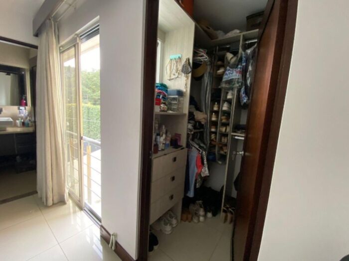 Vida Familiar y Confort: Casa con Techos Altos y Amenidades Deportivas in Santa Ana, San José — $250,000 - Photo 3 of 13