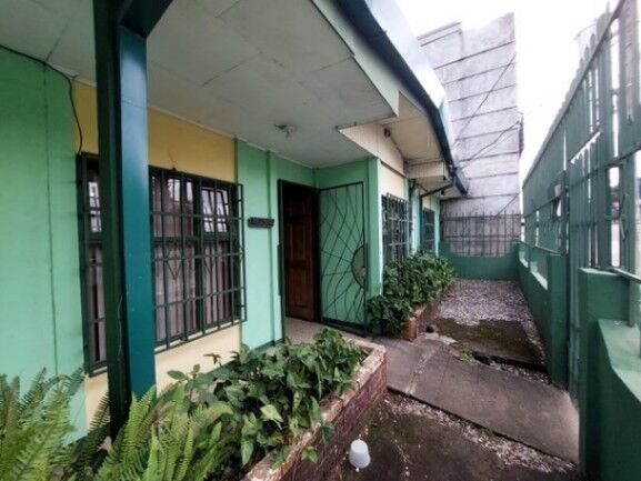 Se vende propiedad con 5 oficinas y uso de suelo comercial en Heredia Centro 24-1073 en San Rafael, Heredia — ₡ 105 000 000
