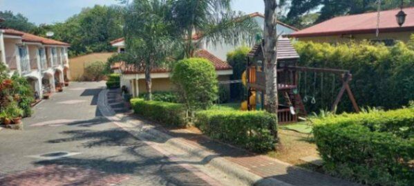 BELLÍSIMA RESIDENCIA EN ESCAZÚ.  in San Rafael, Escazú, San José — $385,000