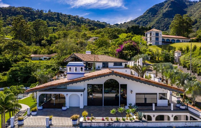 Venta de Majestuosa y Amplia Casas en Escazú / Mls. 26-711 OFC JB in San Antonio, Escazú, San José — $1,495,000 - Photo 2 of 6