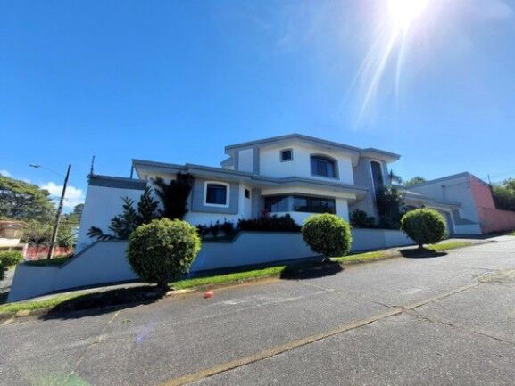 Se alquila lujosa casa amoblada en Alajuela Centro 25-1032 en Alajuela — $5,000