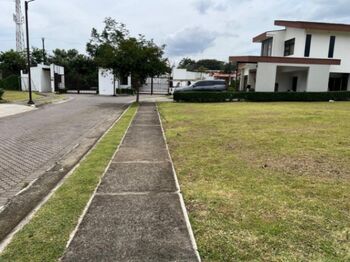 Venta de Lote en Uruca-Santa Ana. RAH 26-703 in Uruca, Santa Ana, San José — $230,000 - Photo 4 of 6