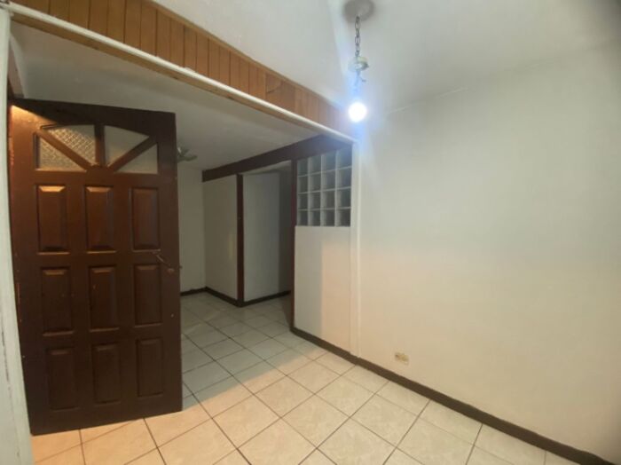 Se alquila apartamento Uruca  en Uruca, San José — ₡ 245 000