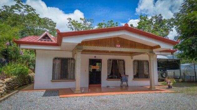 VENTA DE CASA ENCANTADORA CON INVERNADERO Y SEGURIDAD EN LA PALMA, PEREZ ZELEDON in La Amistad, Pérez Zeledón, San José — ₡ 60 000 000