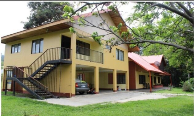 Preciosa Quinta en Alajuela a 7 minutos del Parque Central en Alajuela — $400,000