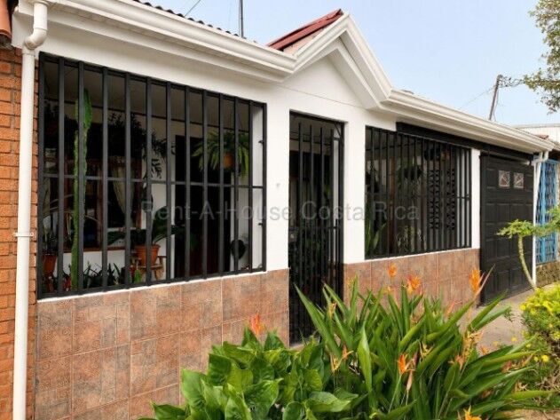 Venta | Hermosa casa con oficina y excelentes acabados en Paraíso de Cartago #26-2280 GS in Llanos de Santa Lucía, Paraíso, Cartago — $114,000