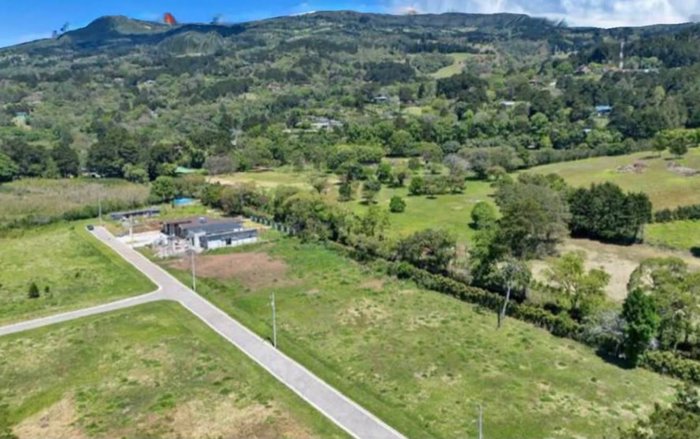 📍🏡🌿 BIRRÍ, HEREDIA | 1.000 M² EN RESIDENCIAL PRIVADO SIRIUS🔐✨ en Jesús, Santa Bárbara, Heredia — ₡ 85 000 000 - Foto 2 de 3