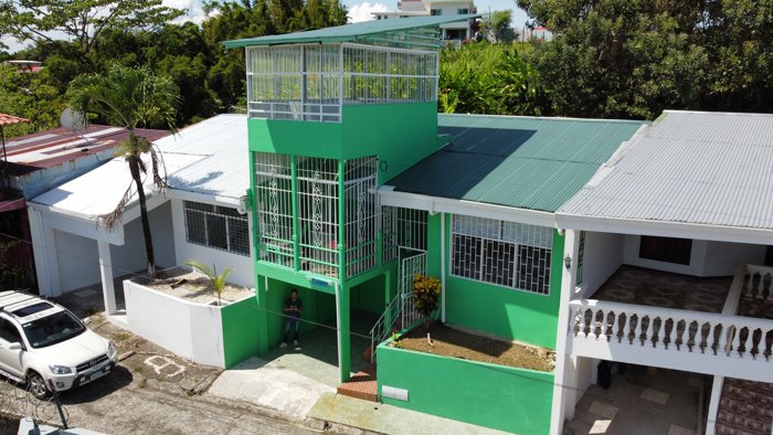 REBAJADA! LINDA CASA CALLE PRIVADA SIGLO XXI LIMON CENTRO en Limón — ₡ 55 000 000