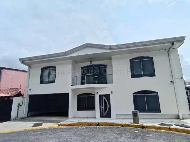 Alquiler de Casa Amoblada con Espacio Versátil en San José #27-319 GS en Catedral, San José — $1,500