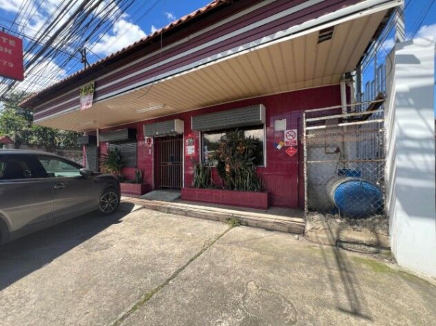Venta de local comercial de 3 niveles con parqueo y alto potencial #26-922 GS in San Rafael Arriba, Desamparados, San José — $460,000