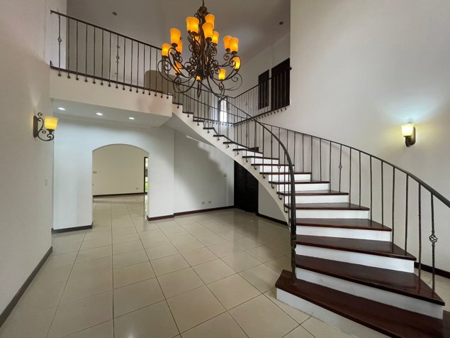 Casa en Venta Hacienda del Sol in Uruca, Santa Ana, San José — $880,000 - Photo 2 of 32