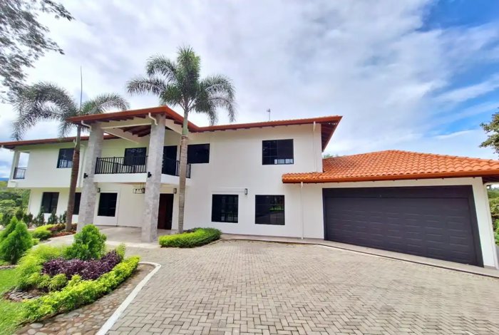 Tropical Bliss – Casa Inteligente de Lujo en Atenas in Atenas, Alajuela — $1,250,000 - Photo 3 of 21
