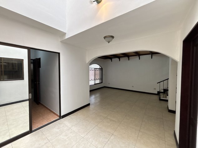 VENTA DE 2 CASAS EN CONDOMINIO EN TREJOS MONTEALEGRE, ESCAZÚ en San Rafael, Escazú, San José — $400,000 - Foto 3 de 21