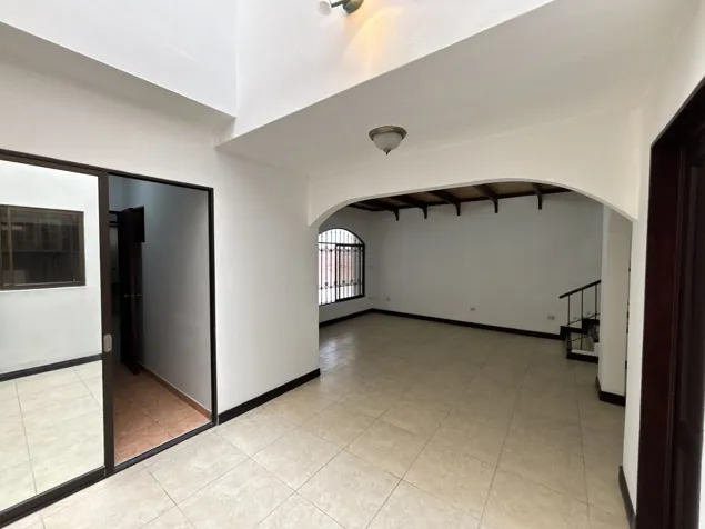 VENTA DE 2 CASAS EN CONDOMINIO EN TREJOS MONTEALEGRE, ESCAZÚ en San Rafael, Escazú, San José — $400,000 - Foto 3 de 21