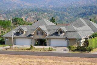 CASA EN VENTA EN GUÀCIMA ALAJUELA in Guácima, Alajuela — $700,000