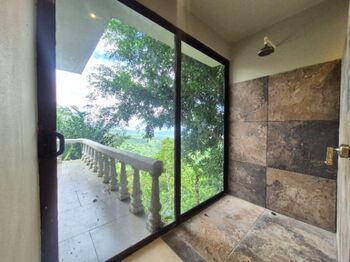 Finca Privada Entre Dos Cascadas con Vista al Océano – 12 Acres, Piscina y Privacidad  in Barú, Pérez Zeledón, San José — $799,999 - Photo 5 of 10