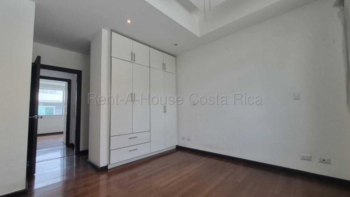Venta de Casa en Piedades de Santa Ana. RAH 27-716 in Piedades, Santa Ana, San José — $405,000 - Photo 3 of 12