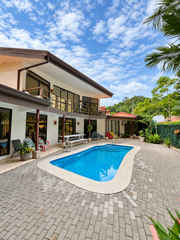 Casa de Ensueño en Punta Leona – ¡A solo pasos de la playa! en Tárcoles, Garabito, Puntarenas — $475,000