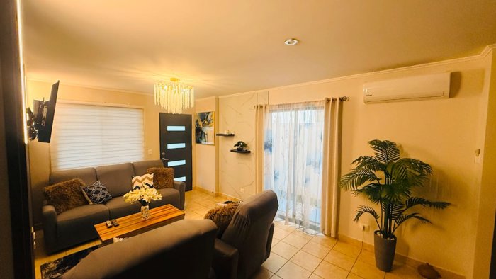 VENTA DE CASA AMUEBLADA, ALAJUELA, LA GUÁCIMA, JARDIN REAL en Alajuela — $210,000 - Foto 3 de 18