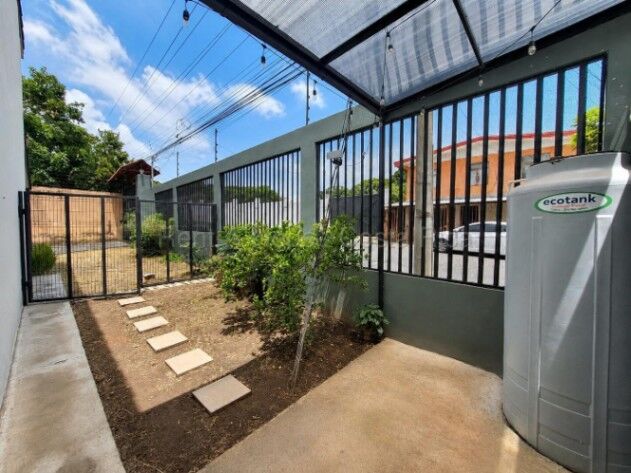 Se vende casa en Brasil Santa Ana 26-2264 en Brasil, Santa Ana, San José — ₡ 118 000 000