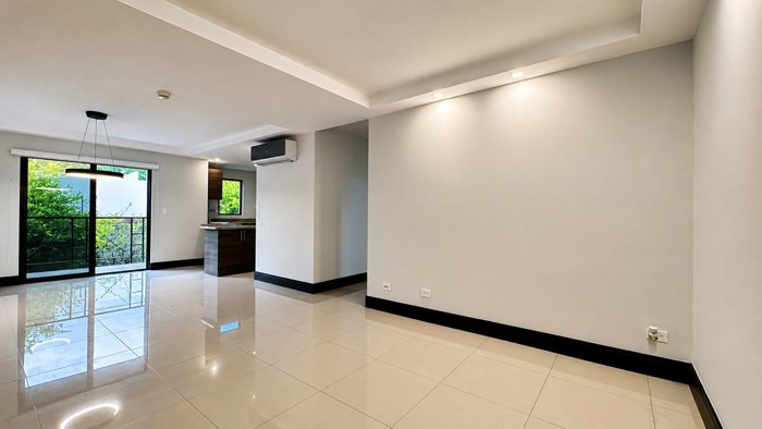 Apartamento con 3 habitaciones con aire acondicionado y 2 parqueos en Brasil, Santa Ana, San José — $190,000 - Foto 2 de 16