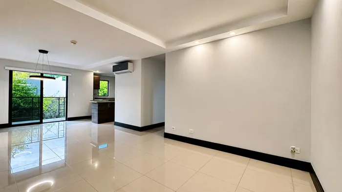 Apartamento con 3 habitaciones con aire acondicionado y 2 parqueos en Brasil, Santa Ana, San José — $190,000 - Foto 2 de 16