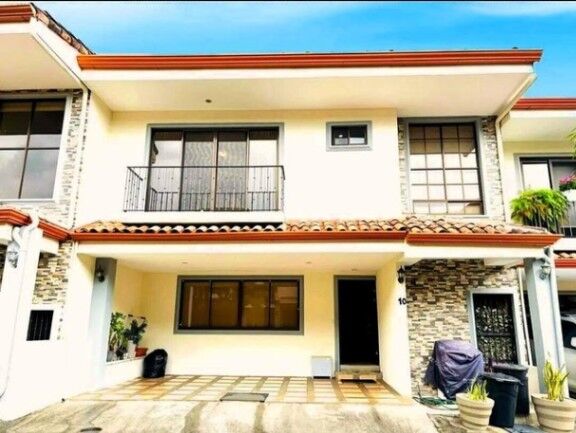 SE VENDE CASA EN SANTA ANA in Santa Ana, San José — $279,000