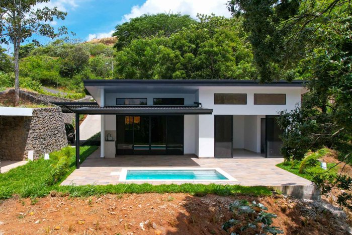 New Home for Sale in Atenas, Costa Rica Surrounded by Tropical Nature in Jesús, Atenas, Alajuela — $479,000