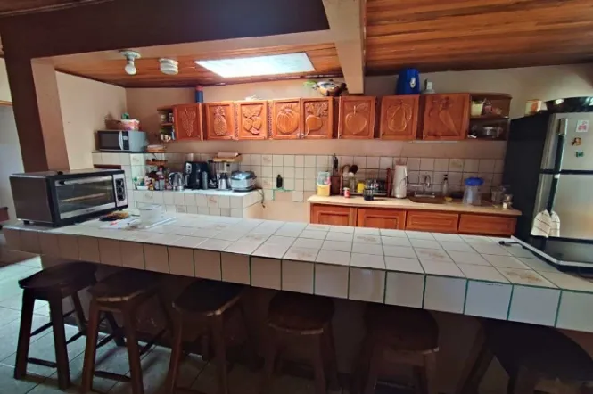 Amplia casa en el centro de San Ramón de Alajuela en San Ramón, Alajuela — $280,000 - Foto 2 de 23