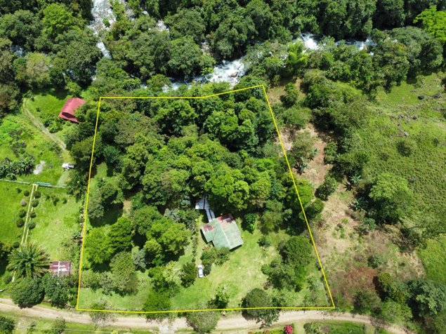 VENTA DE QUINTA DE 5.000 M2 CON ACCESO AL RIO PEÑAS BLANCAS Y RANCHO EN SANTA ELENA, PEREZ ZELEDON in El General, Pérez Zeledón, San José — $181,000