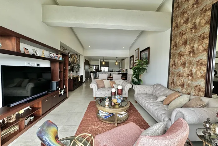 Single-level apartment in Condominio Dukana, Guachipelín in San Rafael, Escazú, San José — $3,000 - Photo 3 of 37