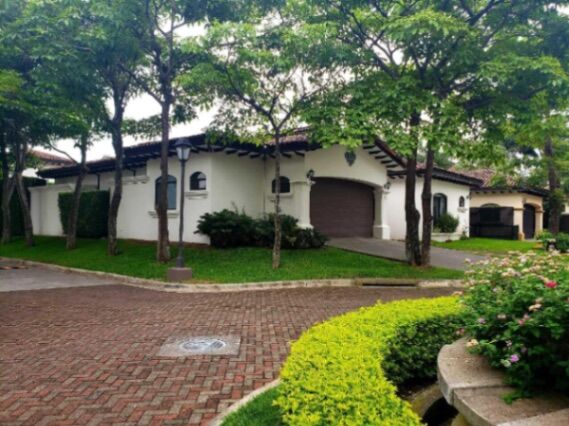 Vendo casa de 4 habitaciones en Santa Ana in Pozos, Santa Ana, San José — $695,000
