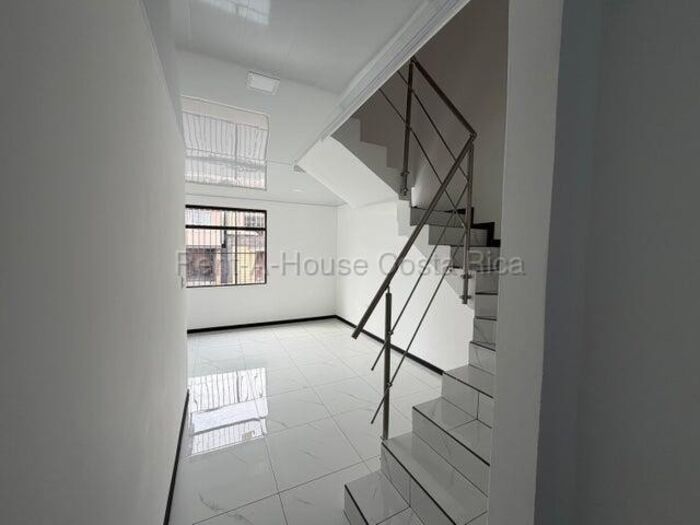 Venta de Casa Esquinera en Tibás-San Juan. RAH 27-227 en San Juan, Tibás, San José — ₡ 79 900 000