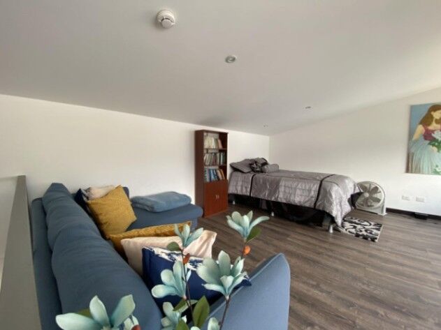 Fino y acogedor apartamento para que viva en unas de las mejores zonas de CR en Santa Ana, San José — $177,000