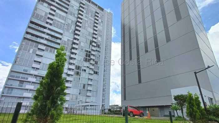 Venta Cómodo Apartamento en Curridabat / Mls. 27-311 OFC JB in Curridabat, San José — $122,000