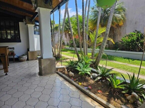 Se vende moderna casa con amplio patio en Granadilla Curridabat 25-1953 in Granadilla, Curridabat, San José — $340,000