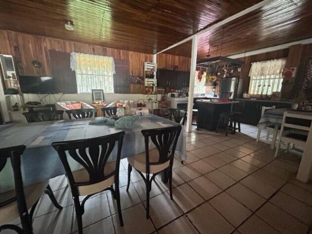 CASA, CABAÑA ADICIONAL Y PISCINAMTS  Y PROPIEDAD DE 10.000  EN VENTA en Grifo Alto, Puriscal, San José — $430,000