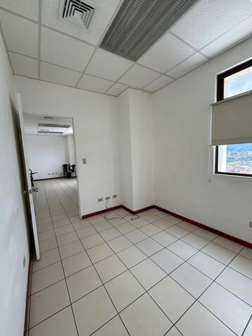 ALQUILER DE LOCAL, HEREDIA, SAN FRANCISCO, CN PASEO DE LAS FLORES. in San Francisco, Heredia — $3,039