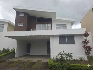 Venta de Hermosa  Casa de 4 habitaciones en Sabanilla de Montes de Oca - Foto 2 de 3