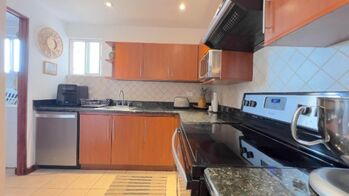 Alquiler de Apartamento en San Rafael de Escazú. RAH 26-318 in San Rafael, Escazú, San José — $1,300 - Photo 4 of 17