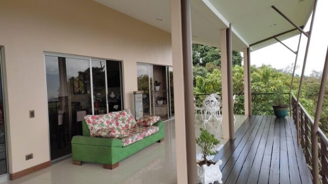 Se vende espaciosa casa de 3 plantas en Guácima Alajuela 23-357 en Guácima, Alajuela — $450,000