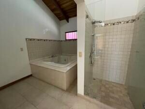  ¡Hogar acogedor listo para ti en excelente ubicación! 🏡✨ in San Antonio, Escazú, San José — $550,000