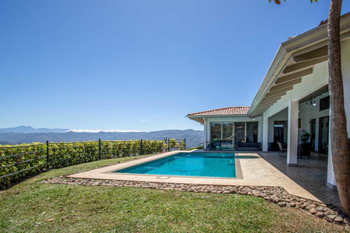 legant Single-Level Home for Sale in Roca Verde, Atenas en Atenas, Alajuela — $629,000