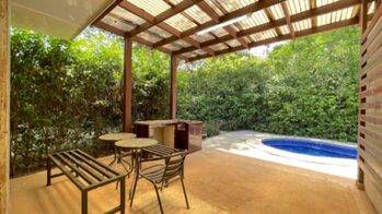 Amplia propiedad en venta de 1013 m², con tres apartamentos en Venta OFC/AD en Tamarindo, Santa Cruz, Guanacaste — $335,000 - Foto 4 de 12