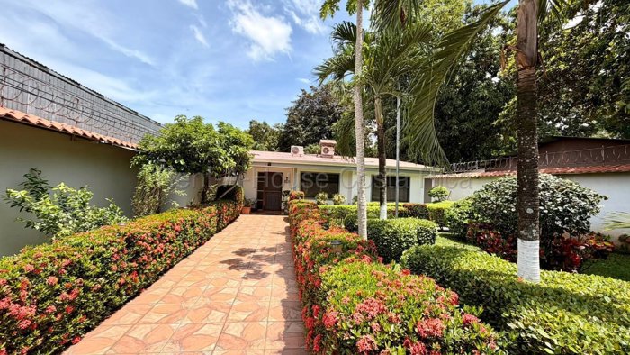 Venta de casa con piscina, rancho y estudio para generar ingresos #27-288 GS in El Mastate, Orotina, Alajuela — $347,000
