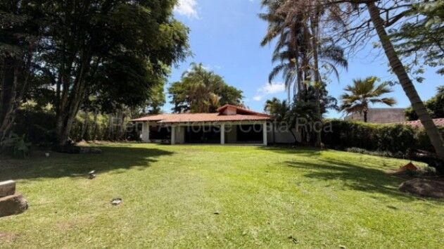 Venta de Hermosa Casa en Escazú-Jaboncillos. RAH 26-1981 en Escazú, San José — $780,000