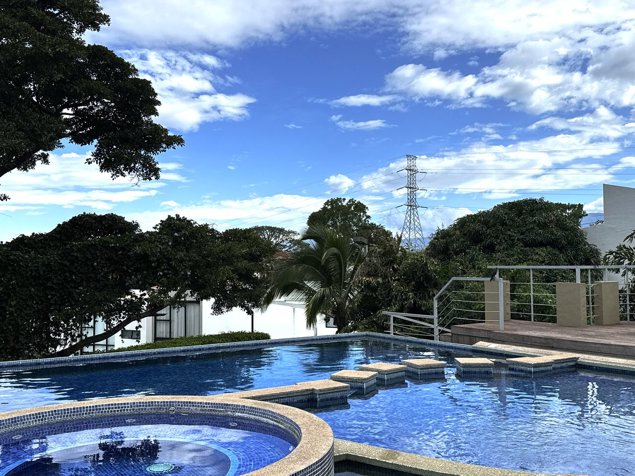 En Alquiler, exclusivo apartamento en Guachipelin, Escazu. in San Rafael, Escazú, San José — $1,400