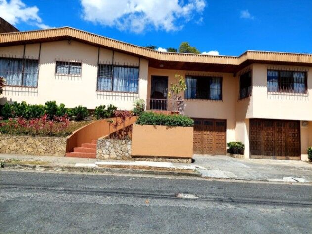 Se vende casa en La Sabana San José 26-26-998 in Mata Redonda, San José — $350,000
