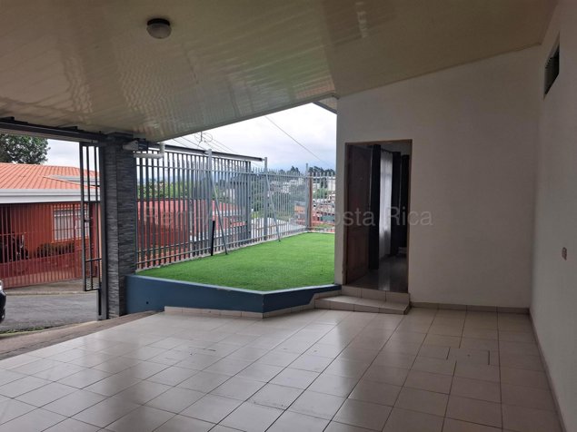 Venta de Casa en La Trinidad de Moravia con Jardín y Seguridad 24/7 #27-882 GS en La Trinidad, Moravia, San José — $230,000 - Foto 1 de 13